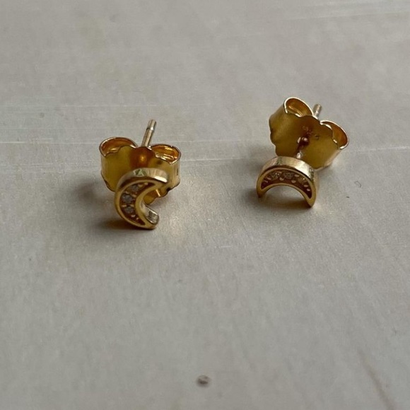 Half moon stud earrings - Picture 2 of 3